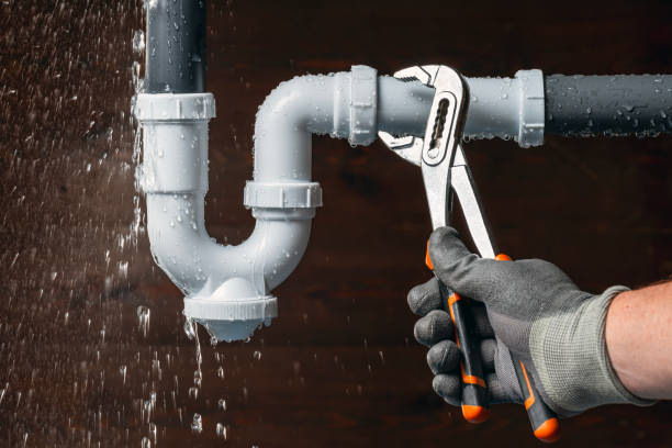 Professional Plumbing technician working in Golden, TX